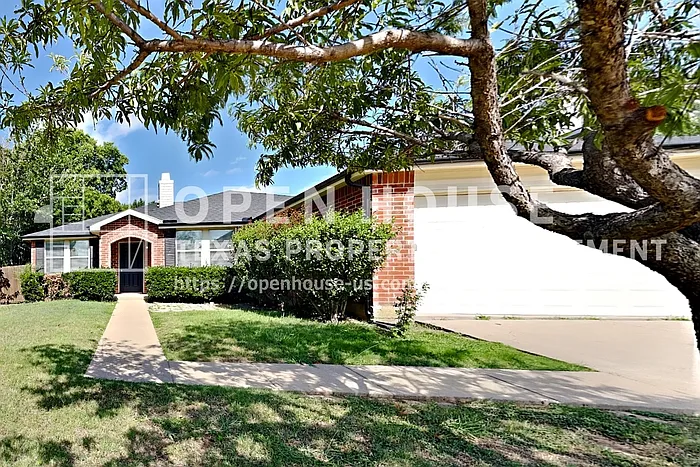 1305 Highcrest Dr — Photo 1