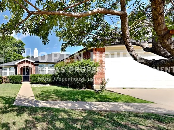 1305 High Crest Dr, Burleson, TX 76028