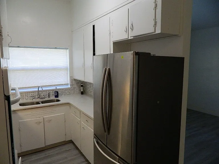 944 Kensington Dr — Photo 7
