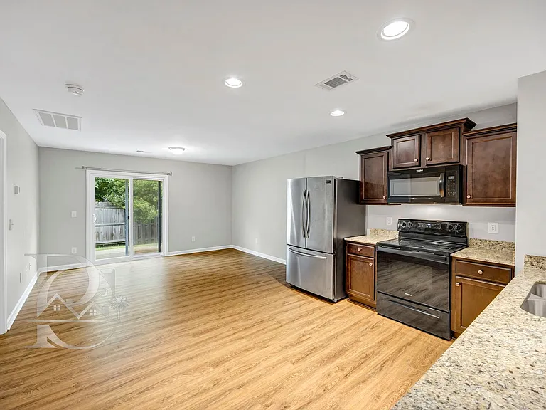 107 Nobility Dr — Photo 3