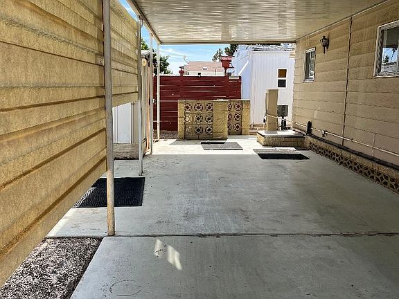 5th image of 800 S Lyon Ave
