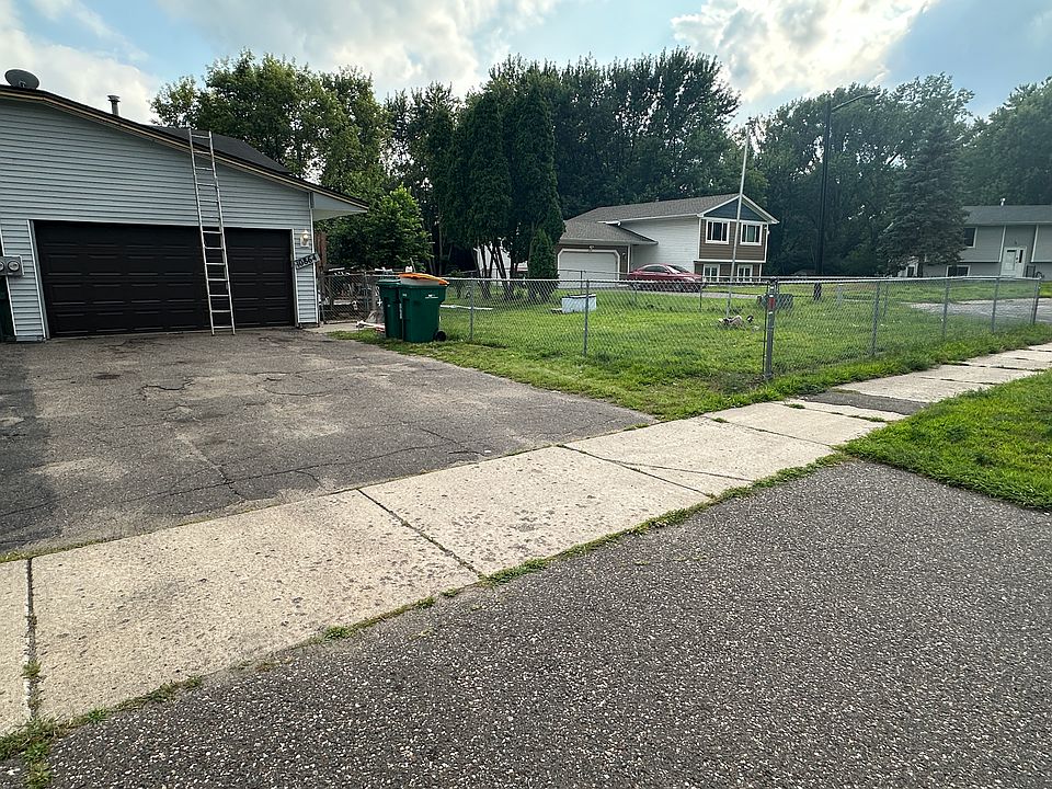 2nd image of 10864 Robinson Dr NW