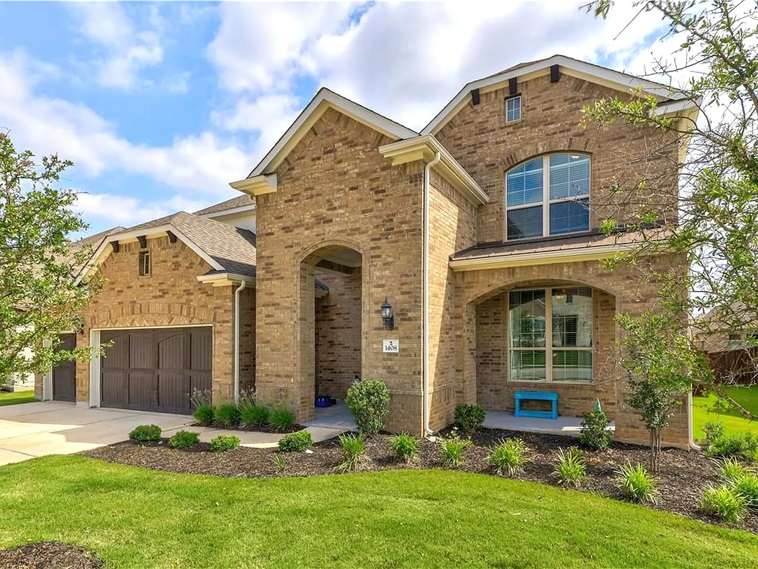 4 bed, 3.5 bath, 3878 sqft, $3,900 — Photo 2