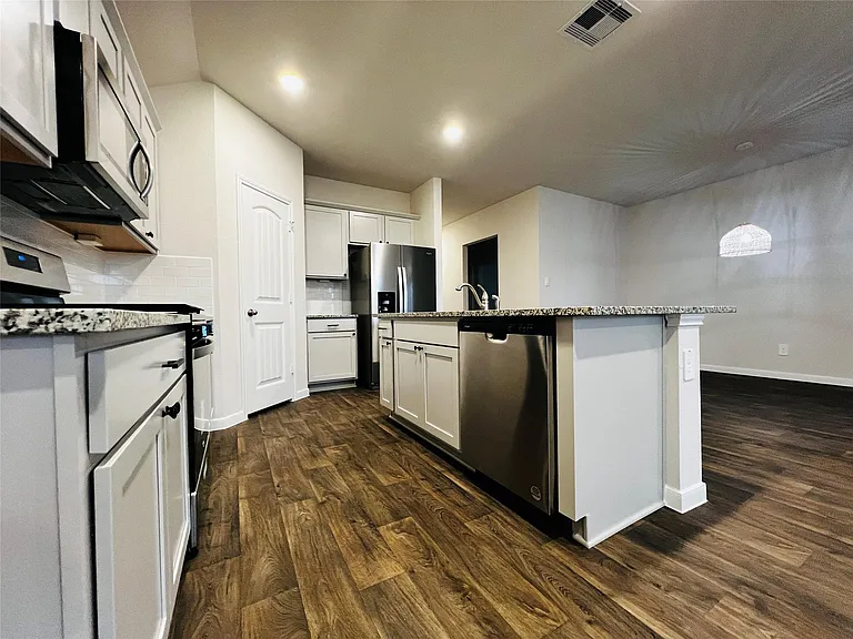 315 Darwin Pl — Photo 6
