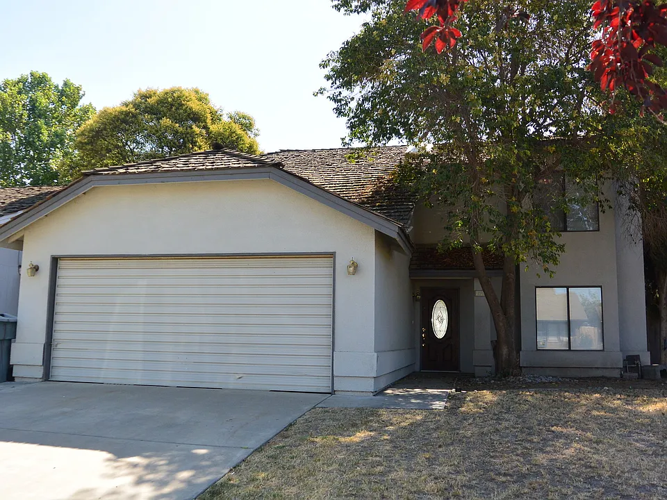 1128 N Manzanita St