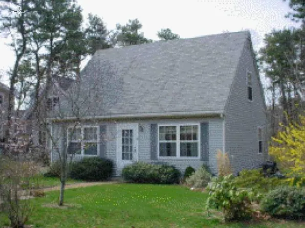 24 Linton Ave, Vineyard Haven, MA 02568