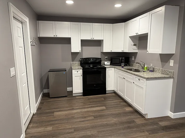213 S Bradford Ave — Photo 16