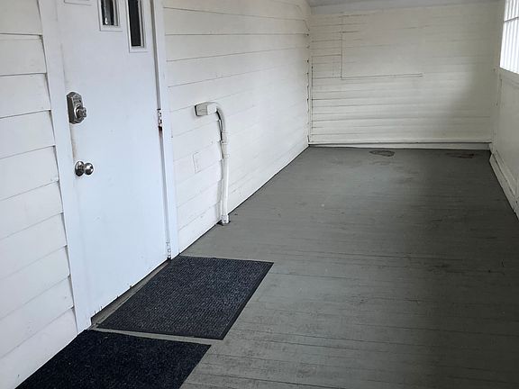 3rd image of 418 Stone St #B