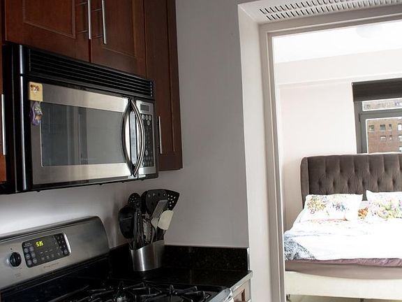 3rd image of 160 E 65th St APT 5B