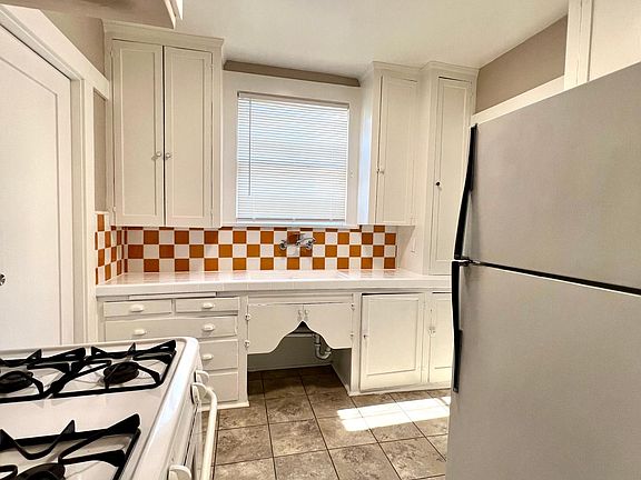 5th image of 289 Cerritos Ave