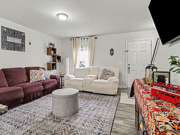 4th image of 1646 Golfview Dr