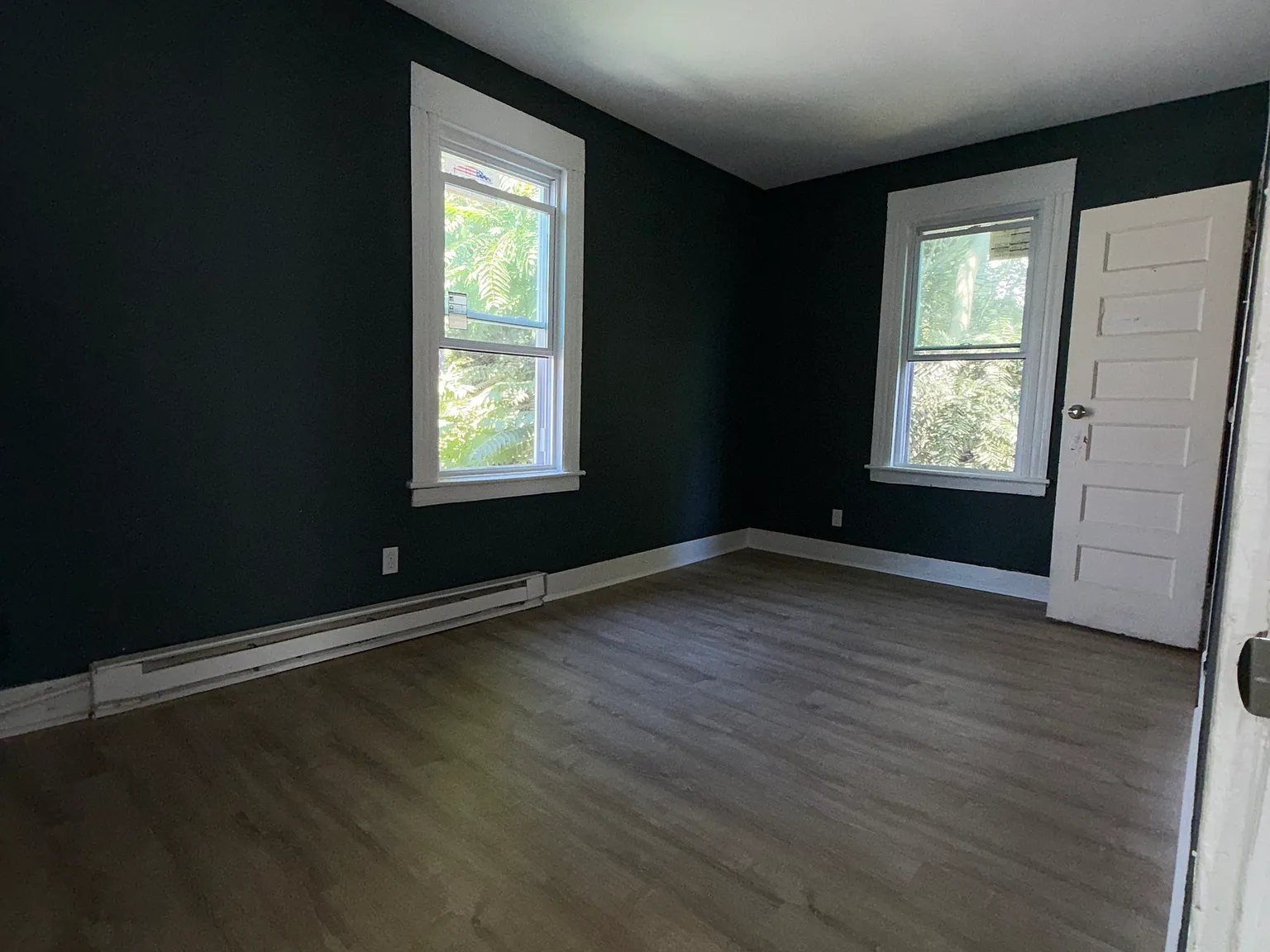 3 bed, 1.0 bath, 2616 sqft, $1,300 — Photo 4
