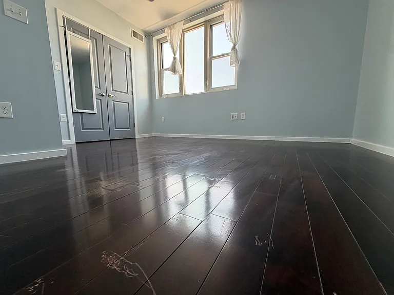 811 N Franklin St #301 — Photo 5