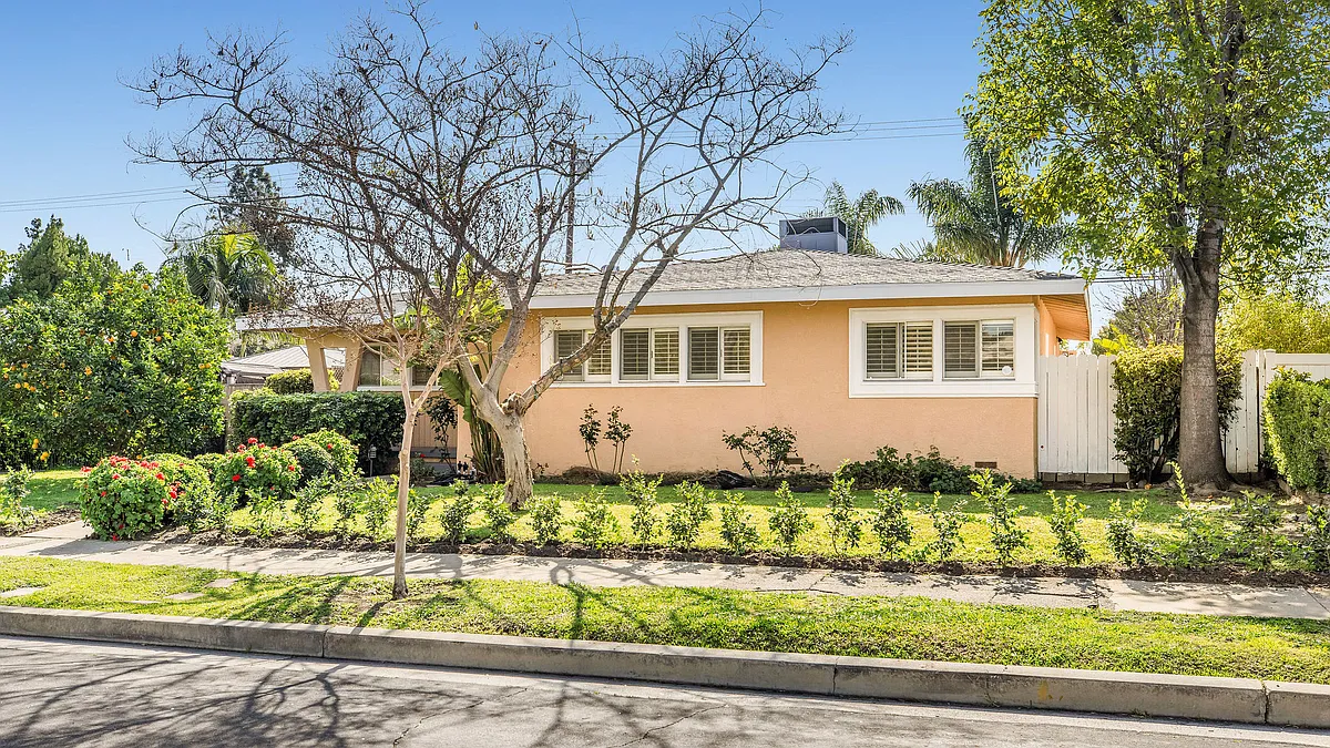 Building Photo - 16642.5 Los Alimos St