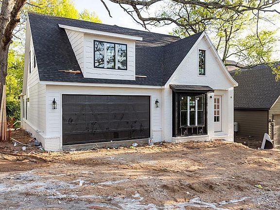 3rd image of 733 E Rockwood Trl