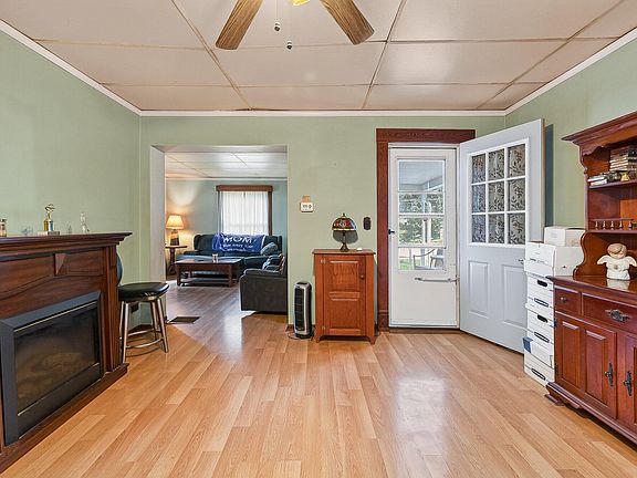 4th image of 406 N Main St