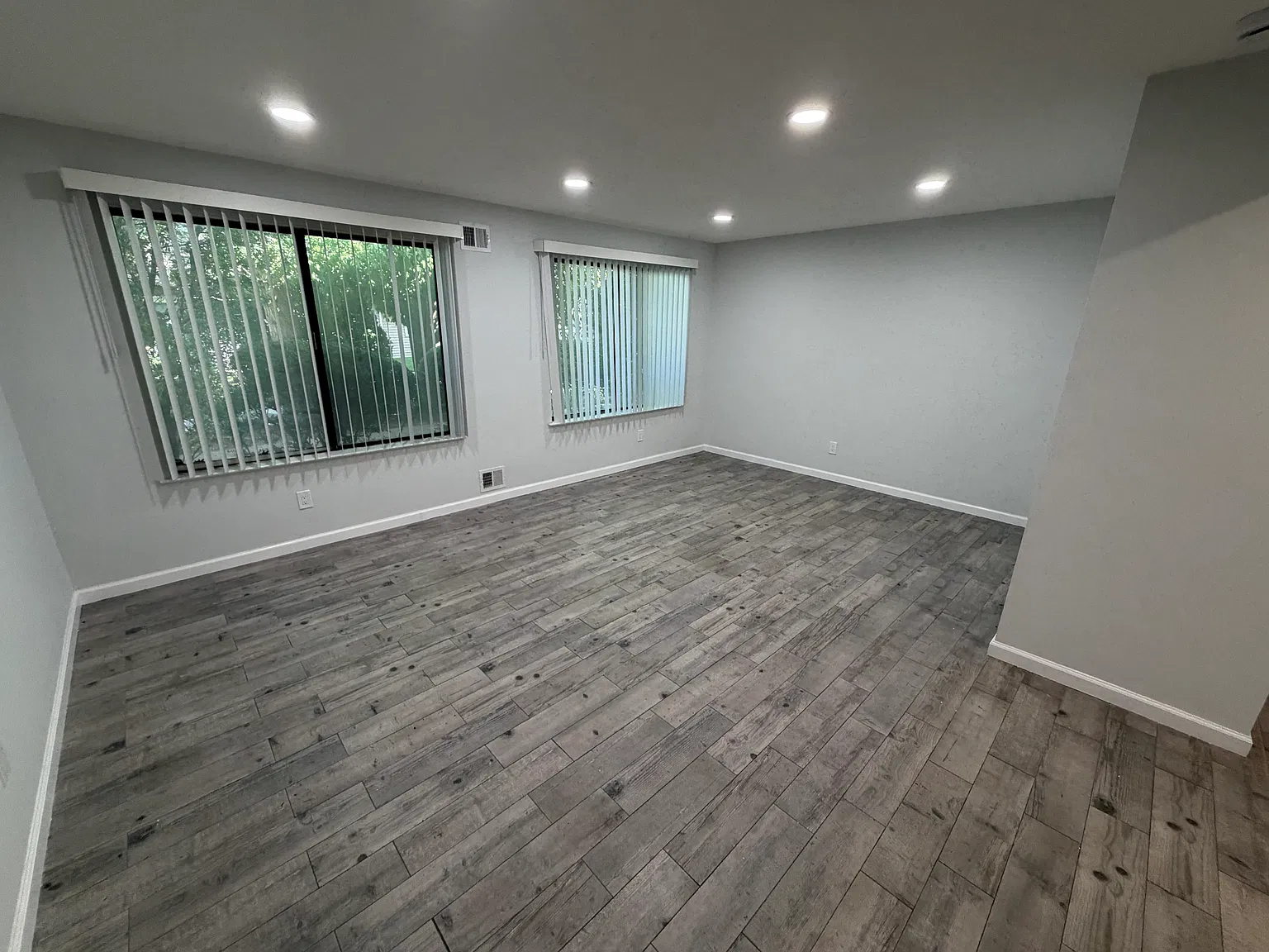 3 bed, 1.5 bath, 1313 sqft, $3,995 — Photo 2