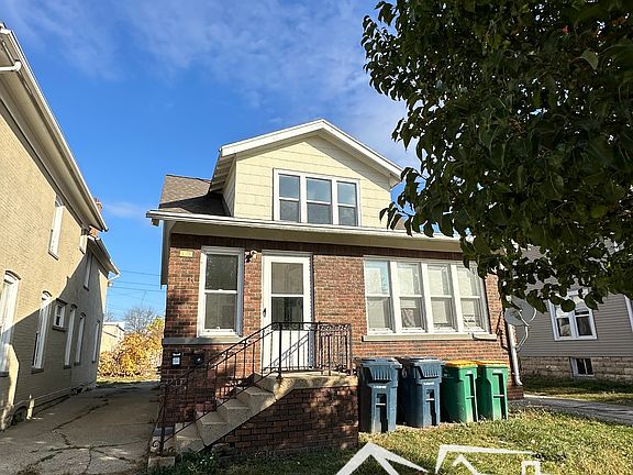 3rd image of 17 1/2 E 6th St