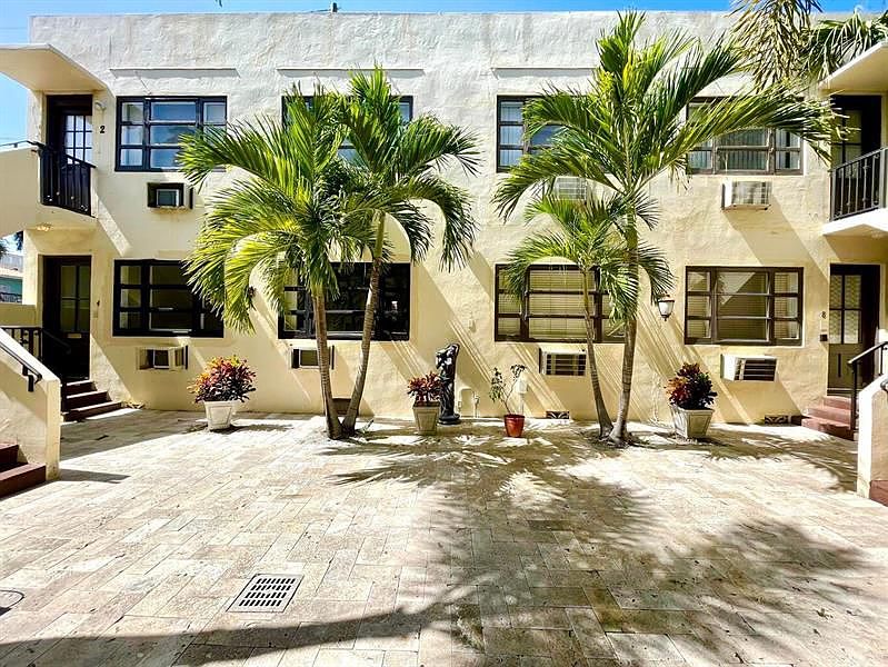1st image of 233 Royal Poinciana Way #4