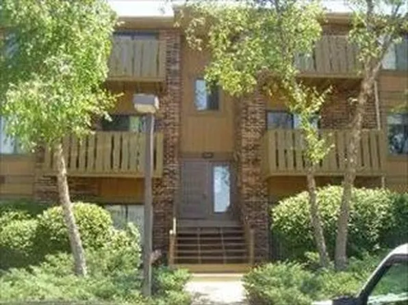 746 Prescott Dr APT 310, Roselle, IL 60172