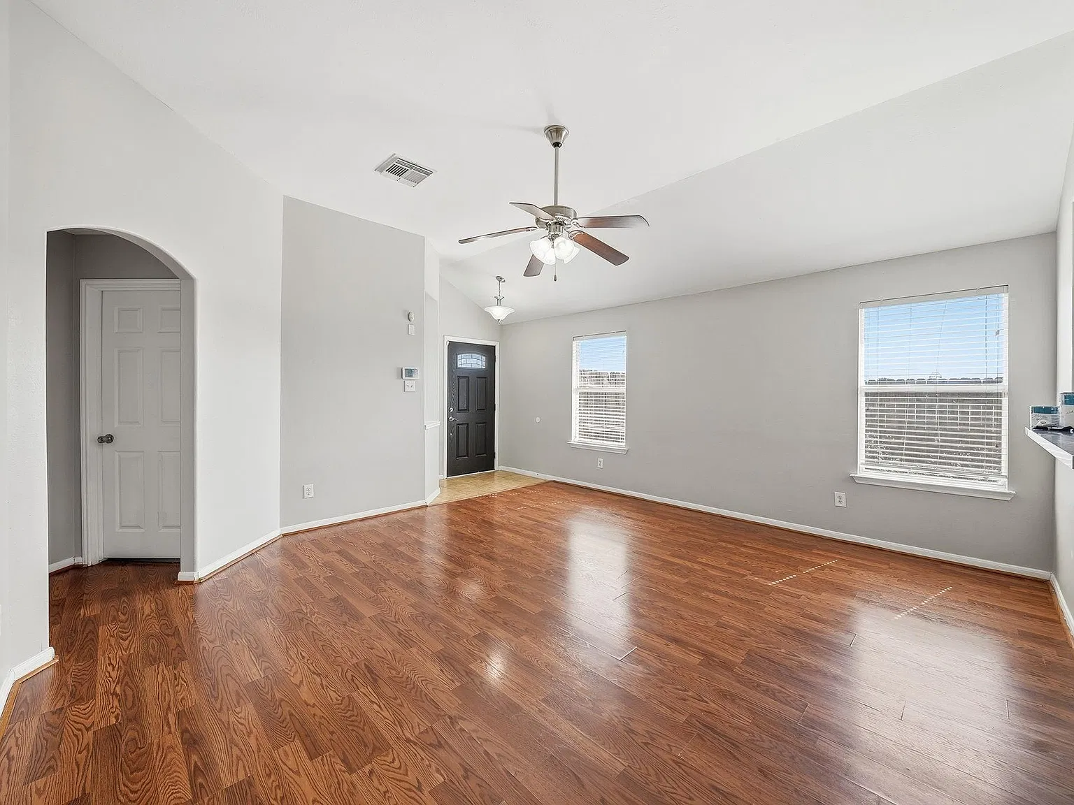 3 bed, 2.0 bath, 1356 sqft, $1,790 — Photo 4