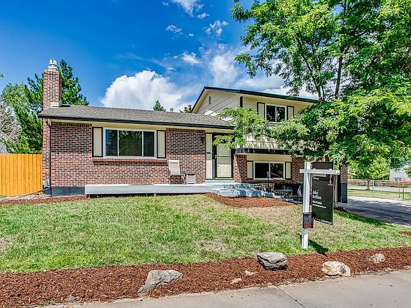 2nd image of 9519 W Maplewood Pl
