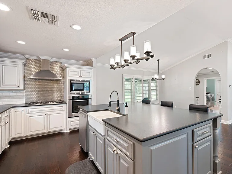 411 E Norris St — Photo 8