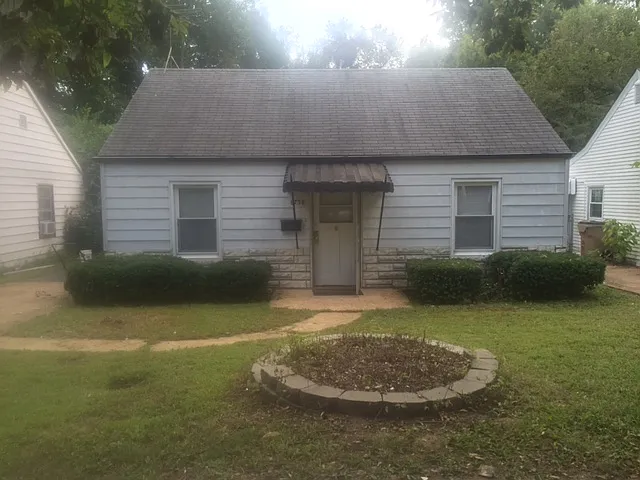 6738 Vernon Ave photo 1