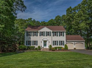 22 Ellsworth Ln, Ellington, CT 06029