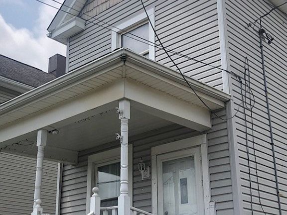 2nd image of 2221 Charles St