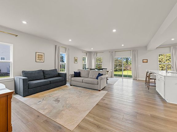 5th image of 3073 Constitution Way