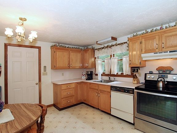 5th image of 82 Kingman St
