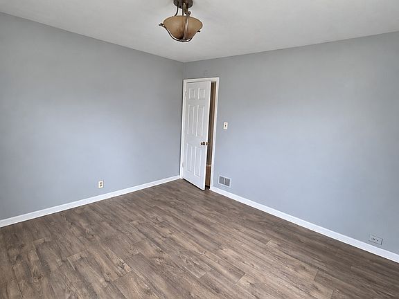 2nd image of 2319 W 170th St
