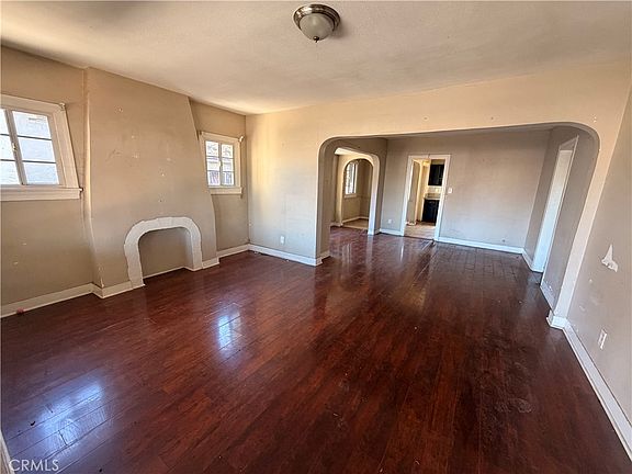 3rd image of 604 W 105th St