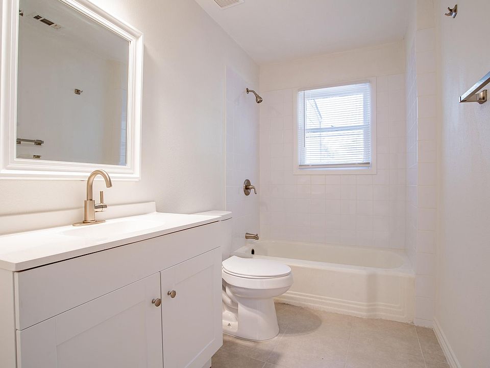 1st image of 3327 W Clarendon Dr