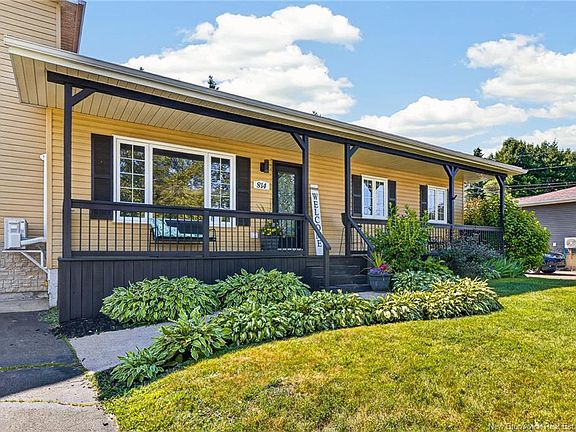 3rd image of 814 Julia Ct
