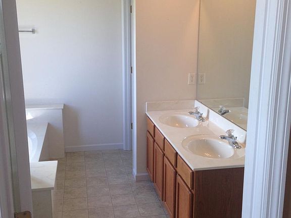 3rd image of 24 Brushy Brook Ct