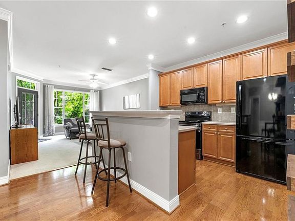 4th image of 1301 Stratford Cmns