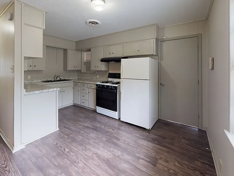 2702 Bolivar St — Photo 3