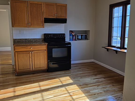 5th image of 9 Greendale Ave #1