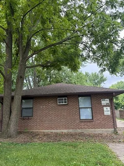 2 bed, 1.0 bath, $795 — Photo 2