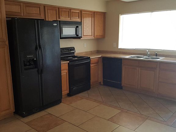 2nd image of 2720 E Grovers Ave