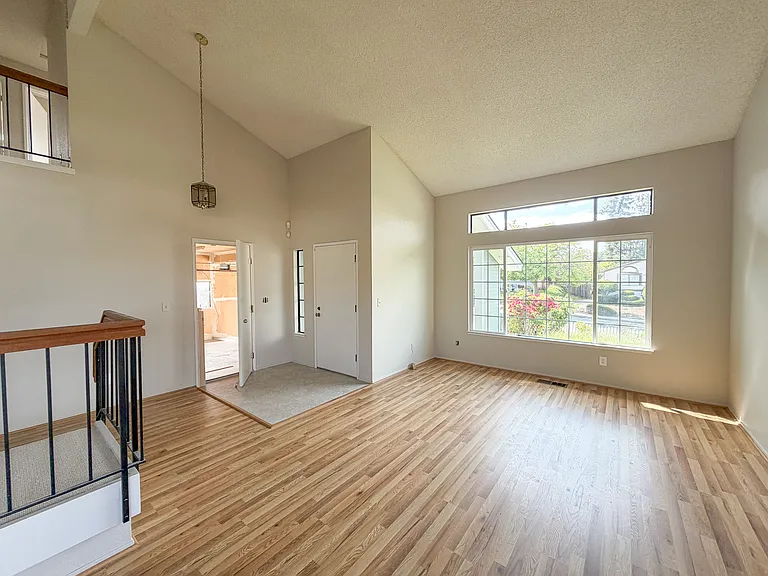 118 Meadowlark Way — Photo 4