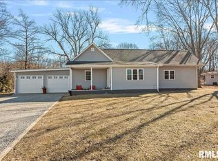 4084 S Primrose Ln, Riverton, IL 62561