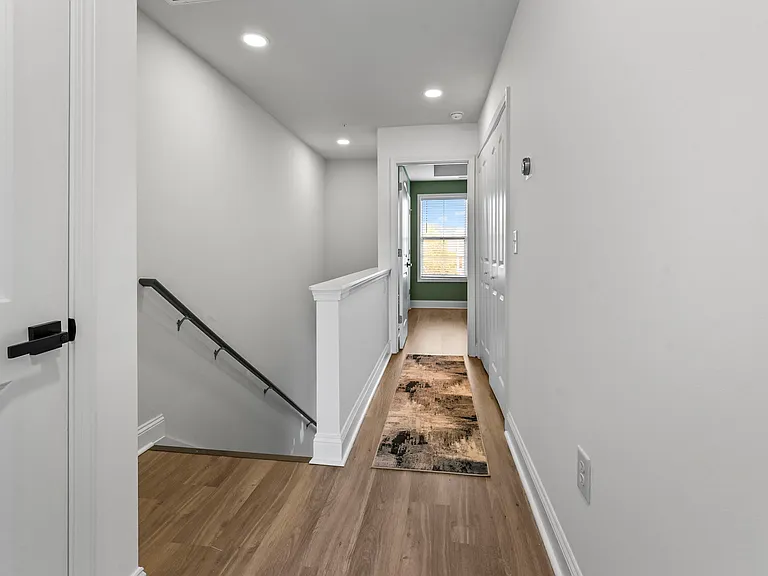 829 Moen Pl — Photo 13