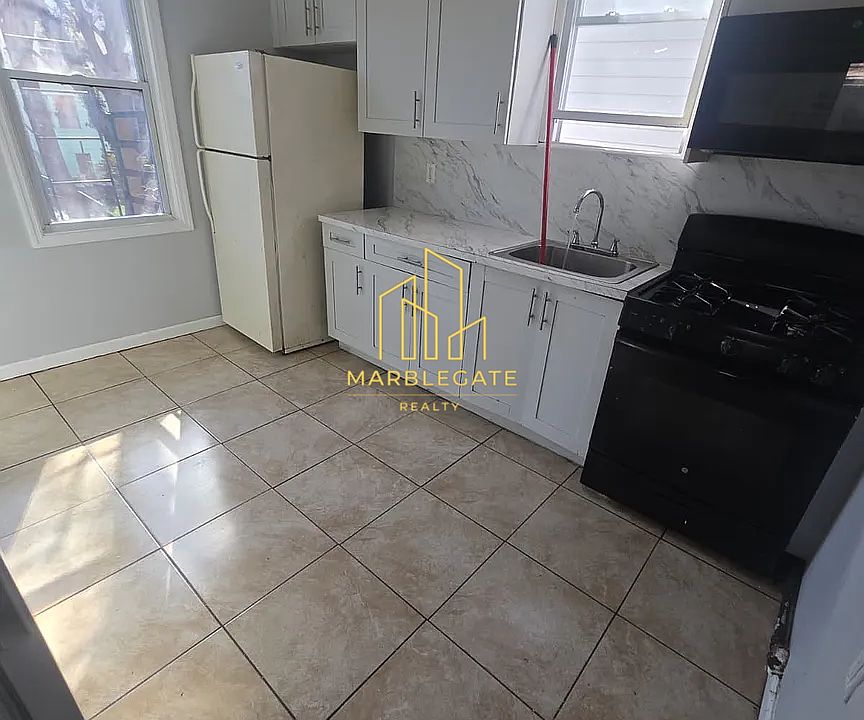 1st image of 746 S 16th St #2AZ