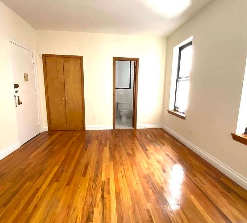 1st image of 22 W 77th St #63CC