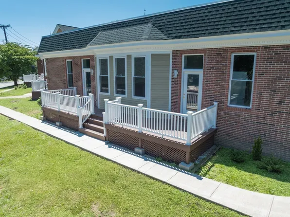 27 Bardwell St Unit 4, South Hadley, MA 01075