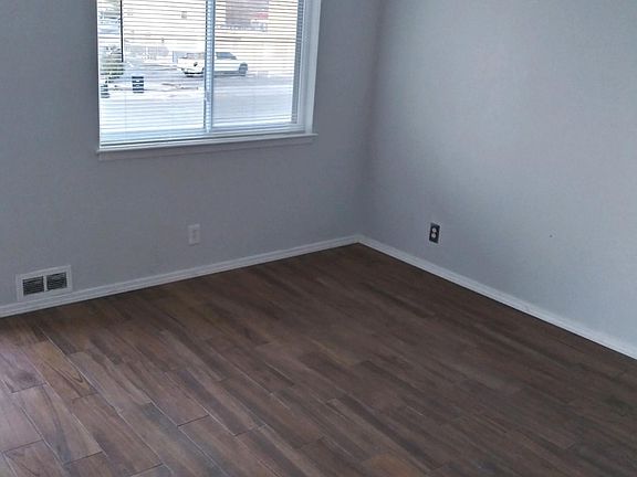 4th image of 225 Hanosh Ct SE #1