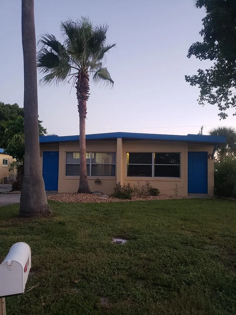 430 Jefferson Ave — Photo 1